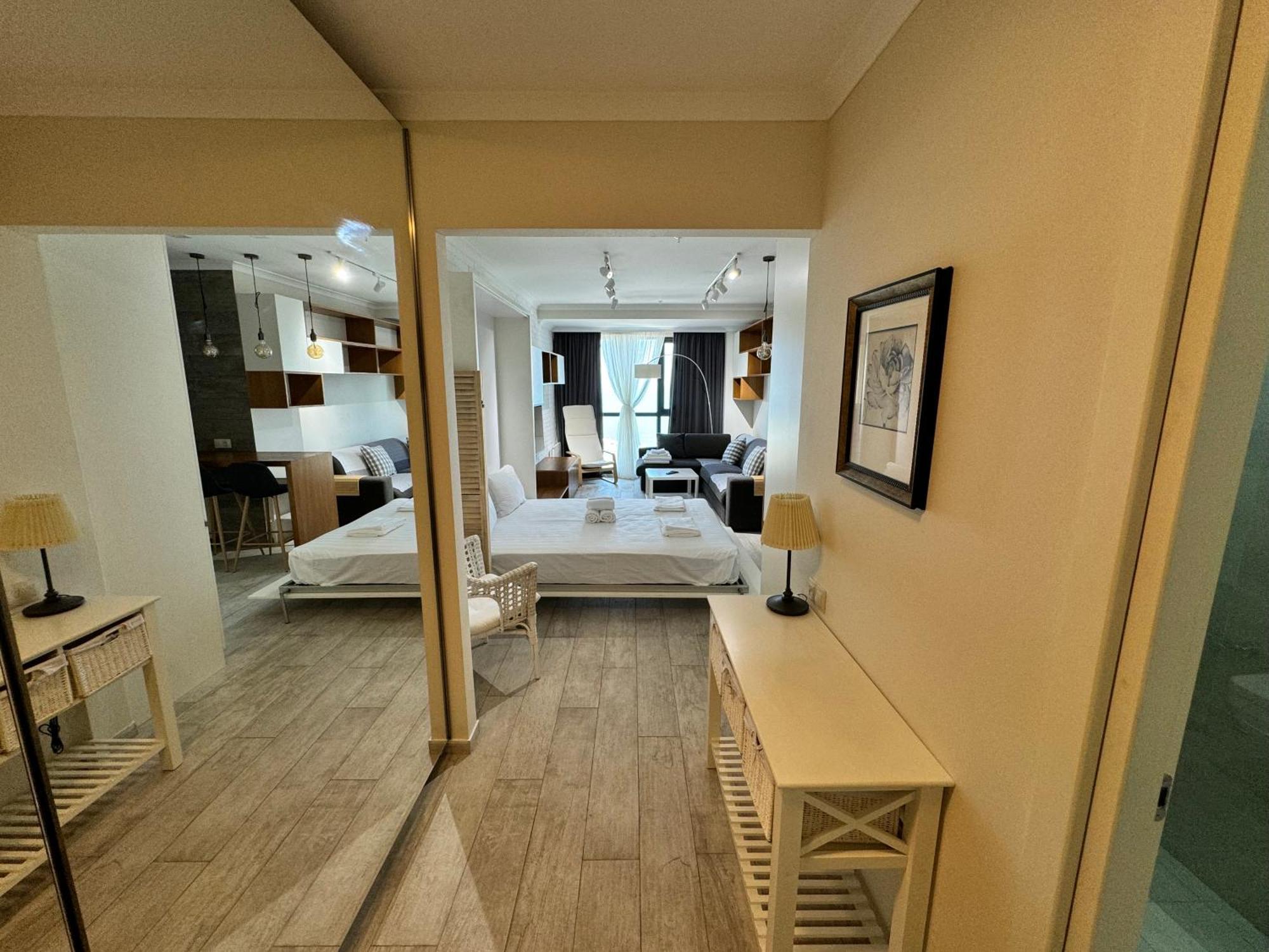 Apartment In Porta Batumi Tower Eksteriør bilde